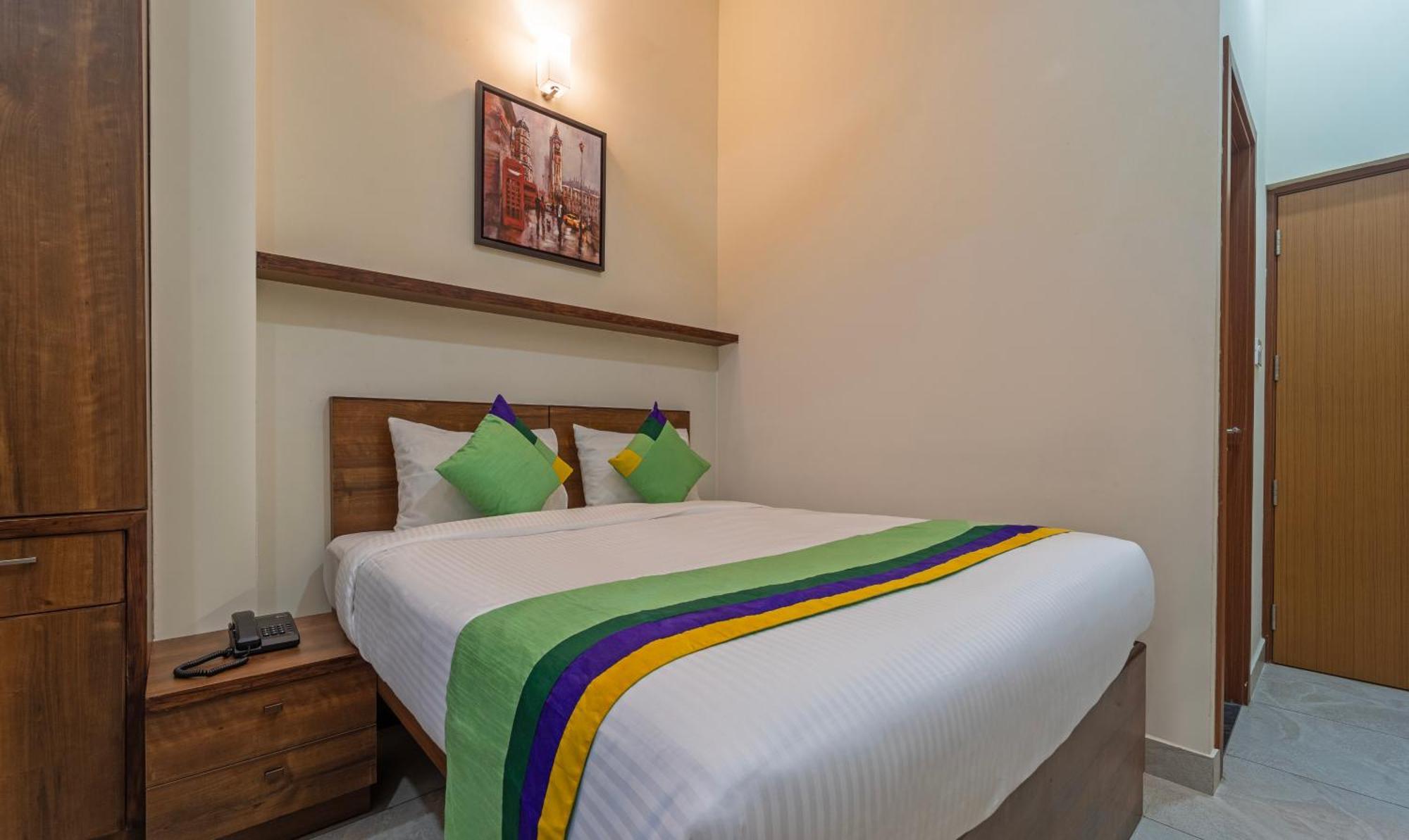 Itsy Hotels Avani Stays, Vyttila, Kochi Esterno foto