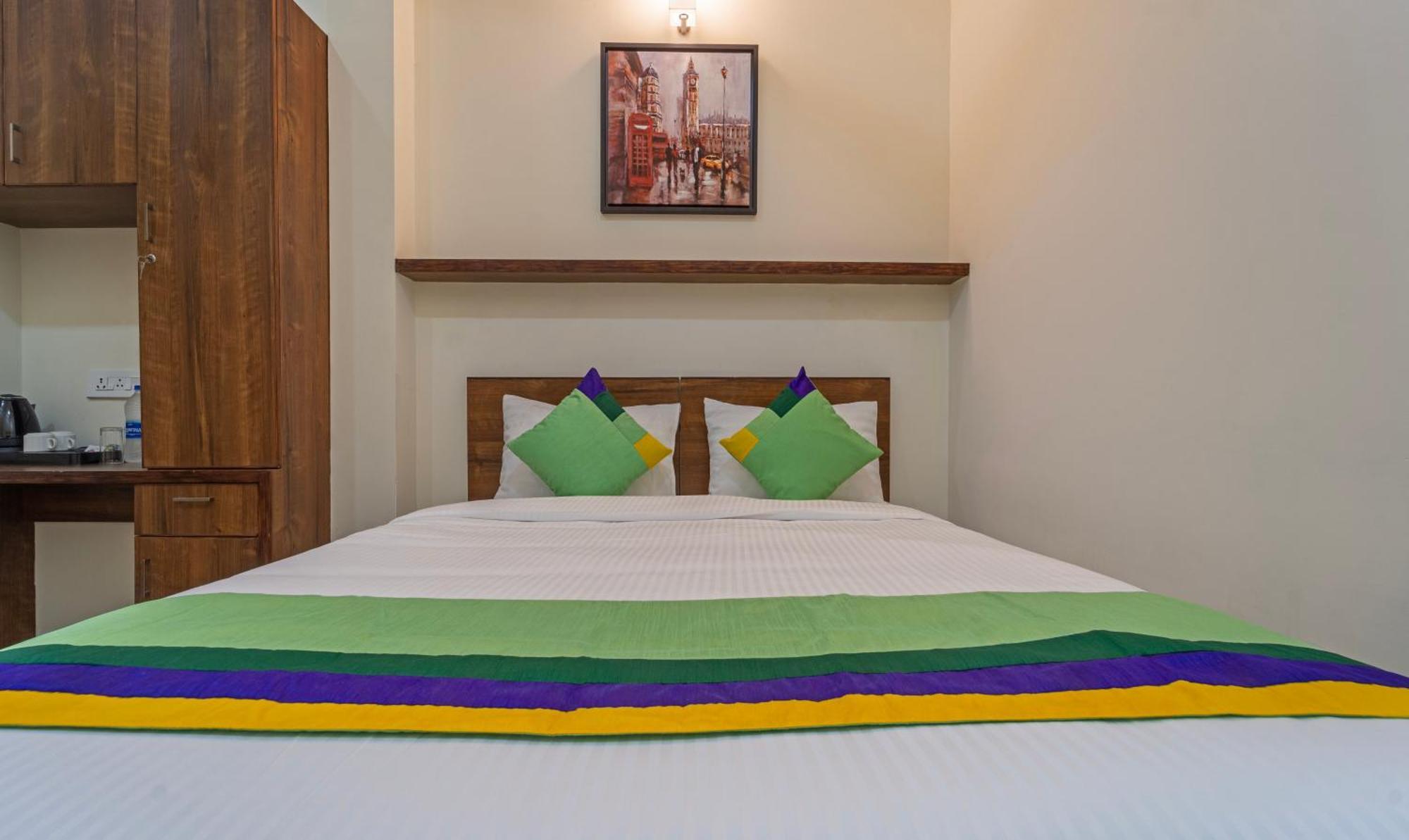 Itsy Hotels Avani Stays, Vyttila, Kochi Esterno foto