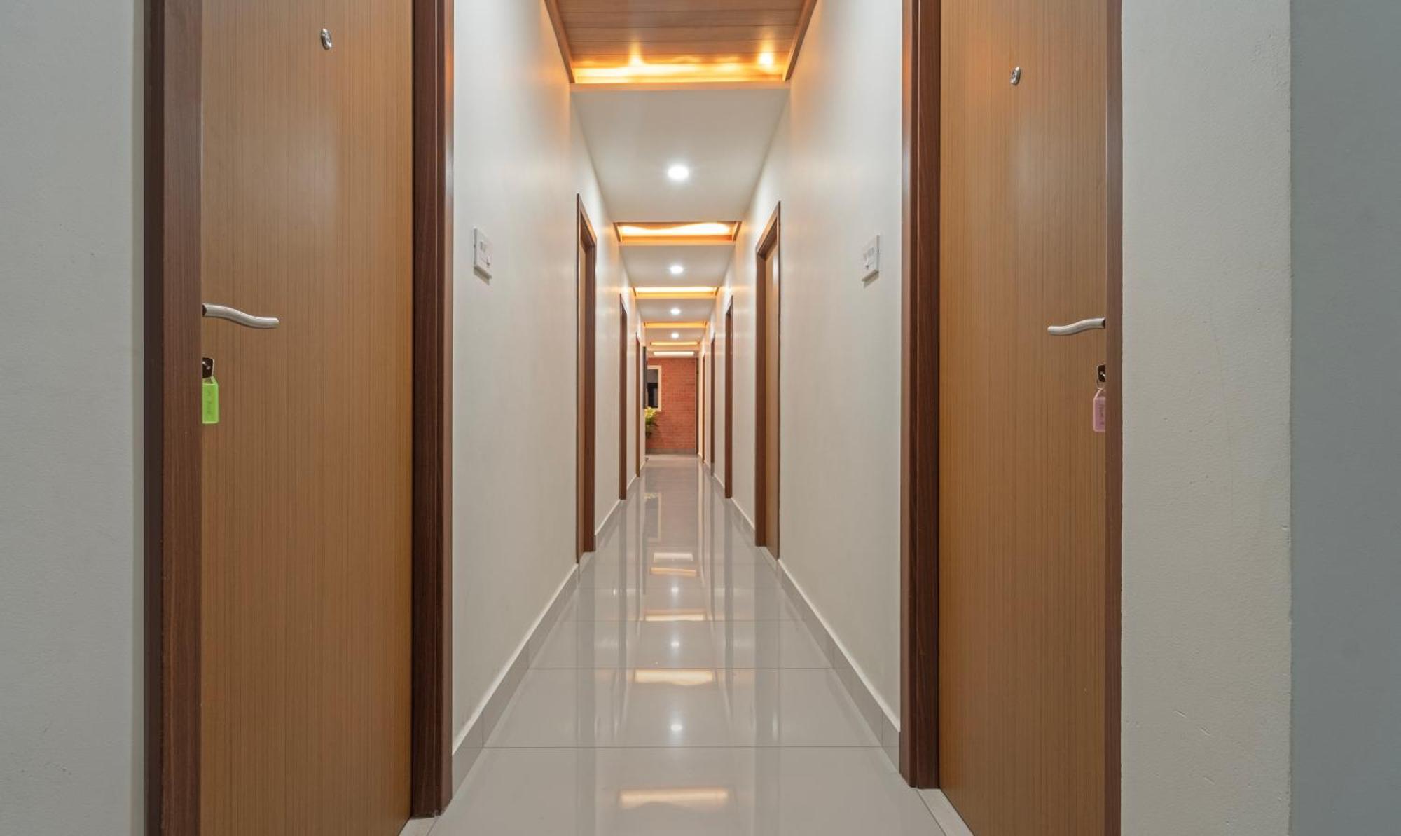 Itsy Hotels Avani Stays, Vyttila, Kochi Esterno foto